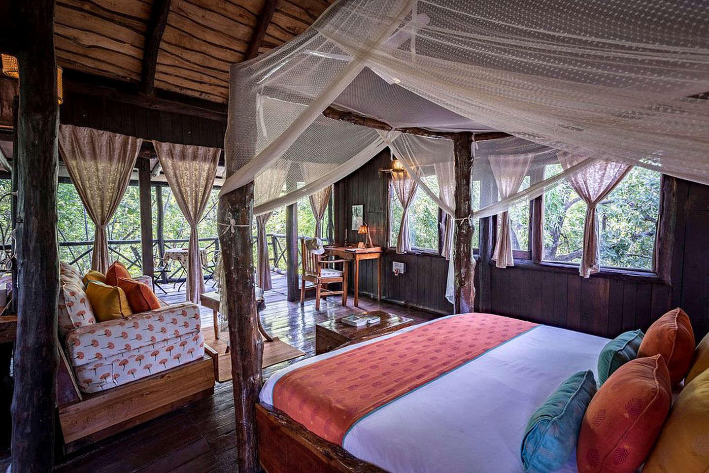 Magical Tree House Rental near the Bandhavgarh Tiger Reserve for Glamping in India