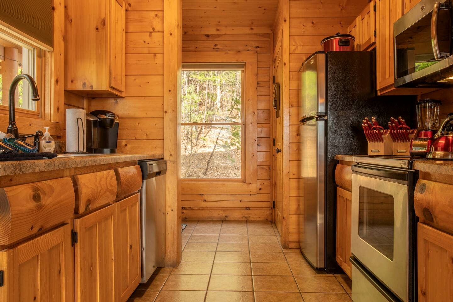 Pure Glamping Experience in this Cabin with Hot-tub in Sevierville, Tennessee