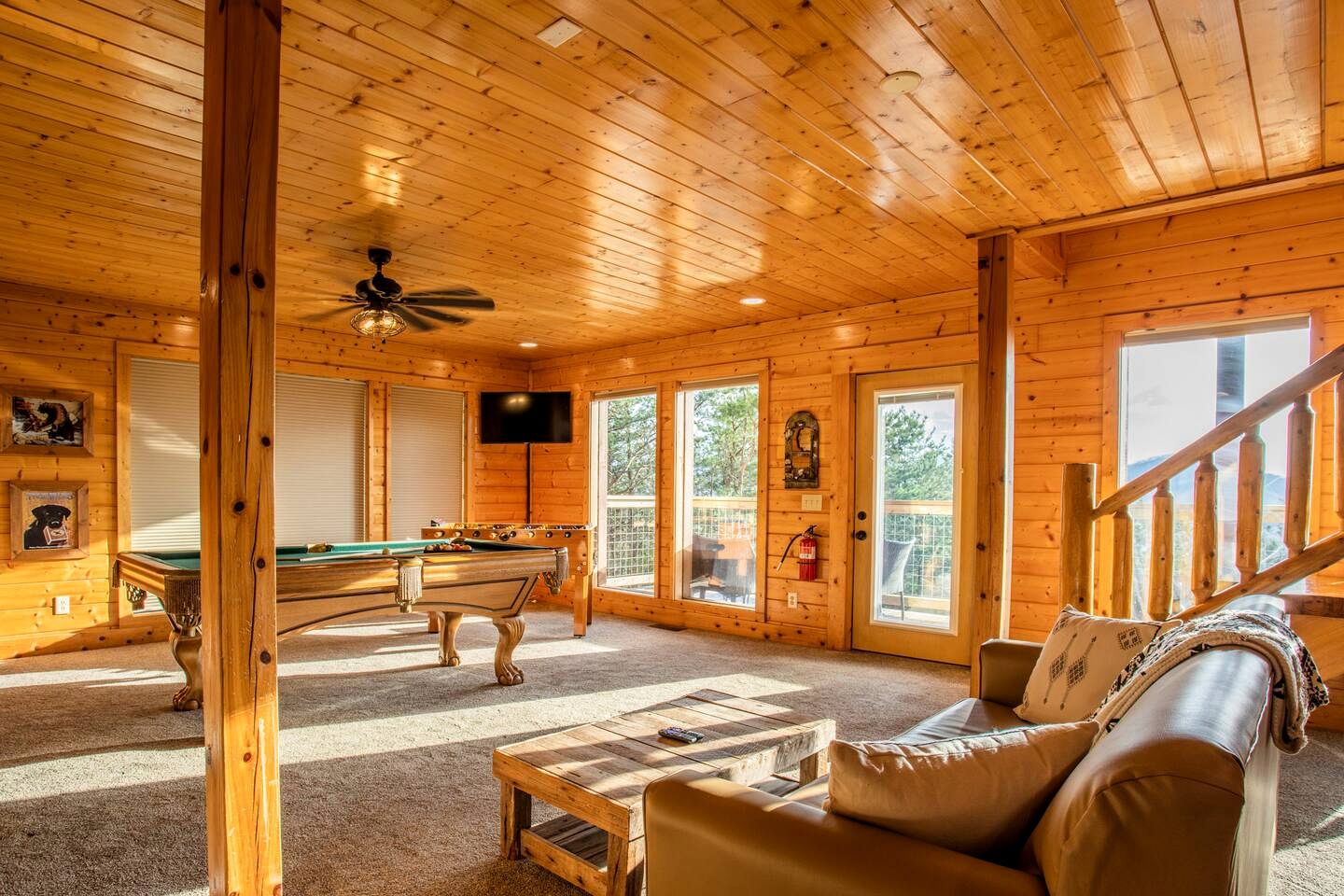 Pure Glamping Experience in this Cabin with Hot-tub in Sevierville, Tennessee