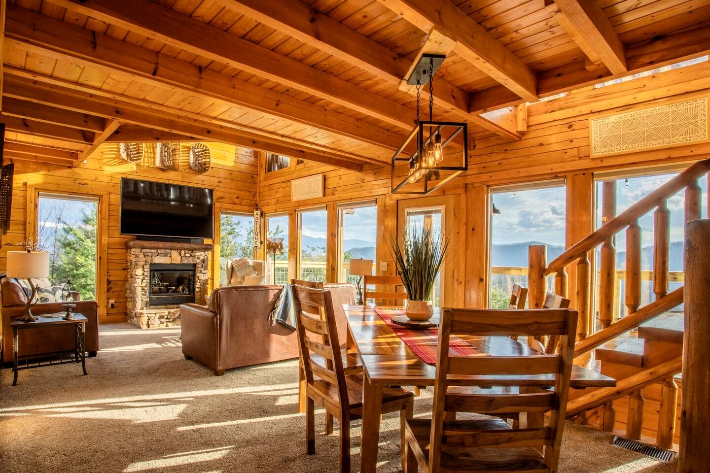 Pure Glamping Experience in this Cabin with Hot-tub in Sevierville, Tennessee