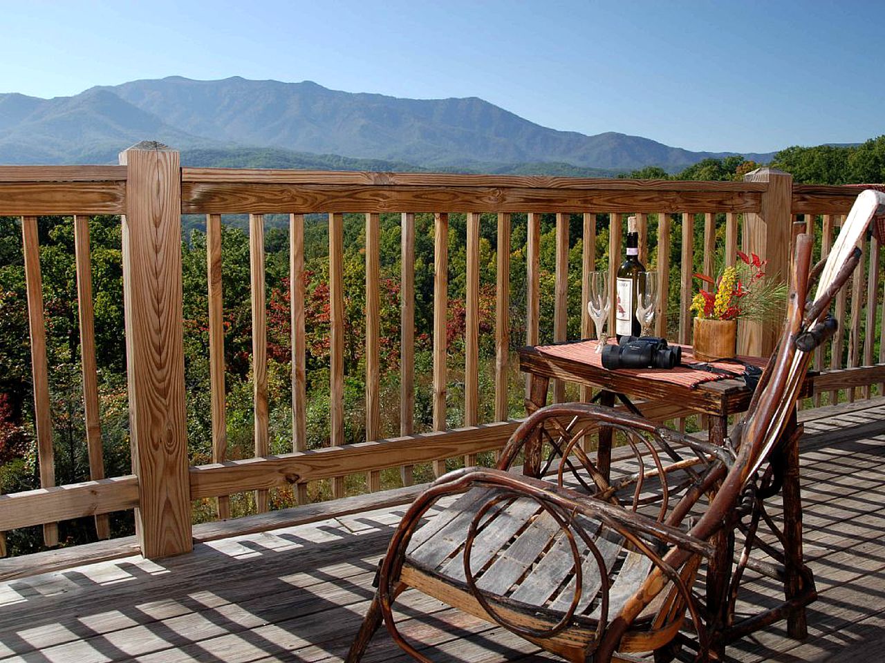 Luxury Log Cabin with Hot Tub and Panoramic Views of the Great Smoky Mountains