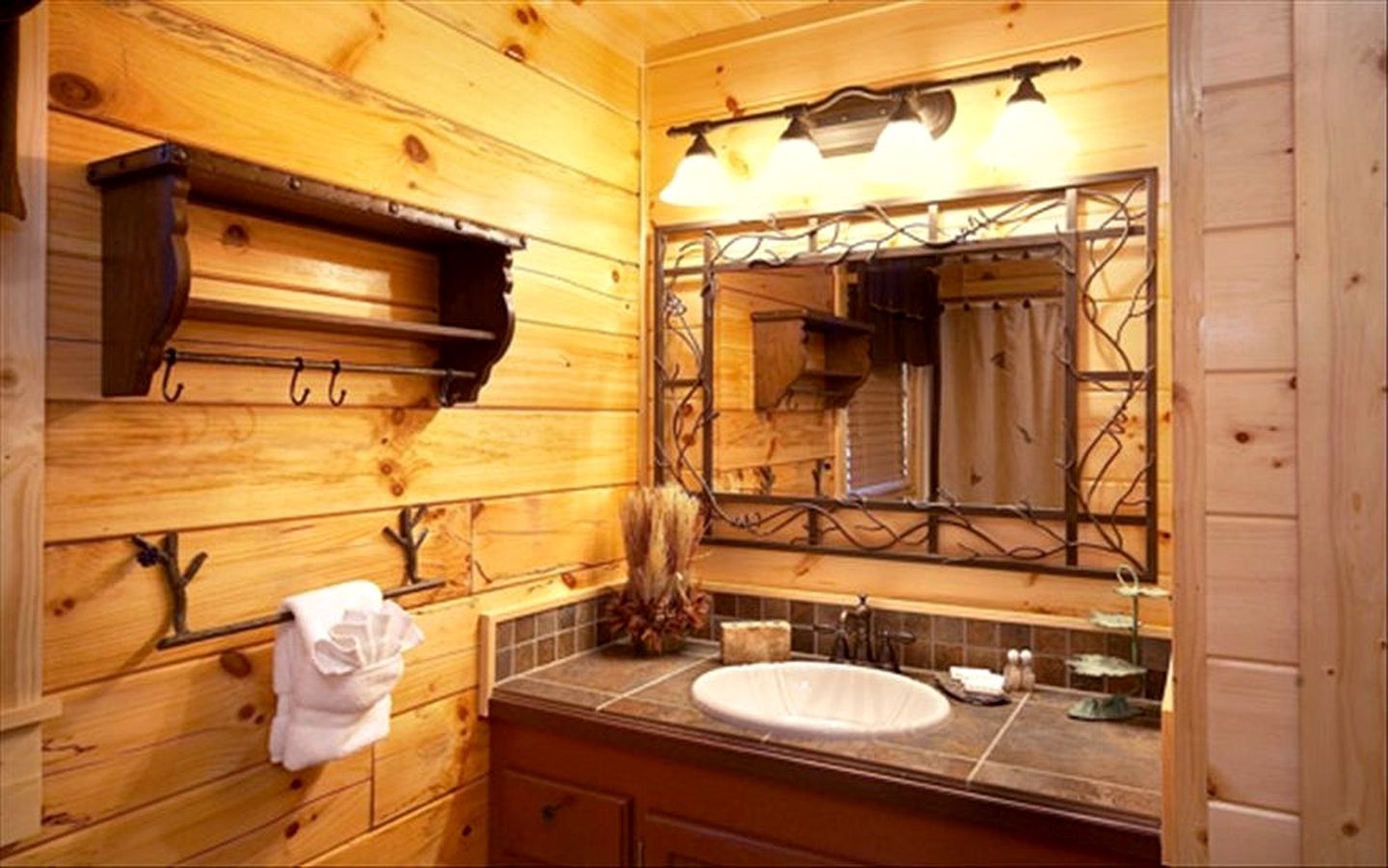 Luxury Log Cabin with Hot Tub and Panoramic Views of the Great Smoky Mountains