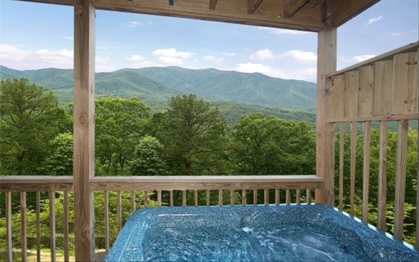 Luxury Log Cabin with Hot Tub and Panoramic Views of the Great Smoky Mountains