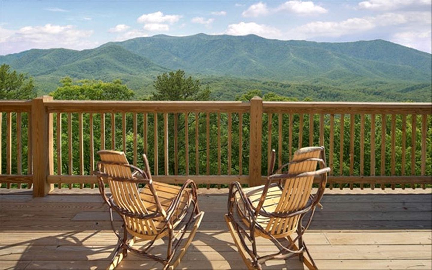 Luxury Log Cabin with Hot Tub and Panoramic Views of the Great Smoky Mountains