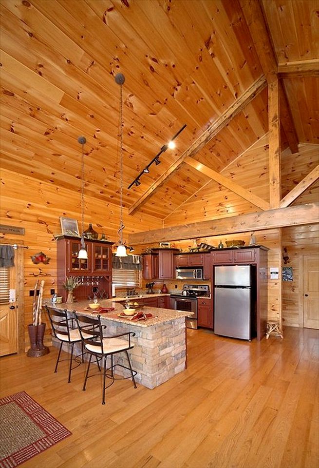 Luxury Log Cabin with Hot Tub and Panoramic Views of the Great Smoky Mountains
