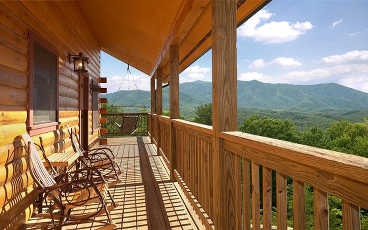 Luxury Log Cabin with Hot Tub and Panoramic Views of the Great Smoky Mountains