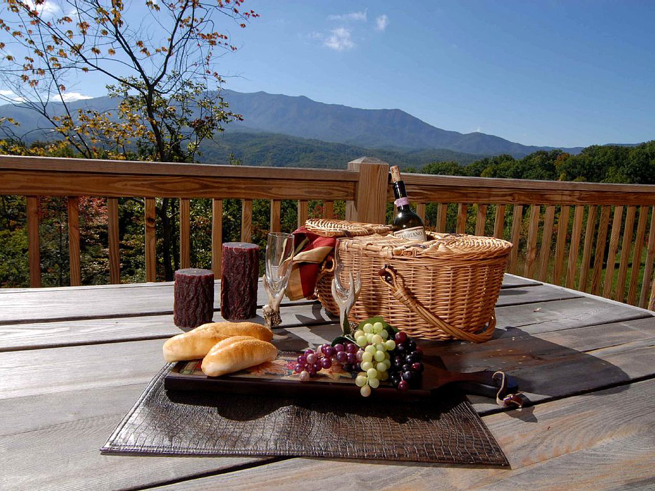 Luxury Log Cabin with Hot Tub and Panoramic Views of the Great Smoky Mountains