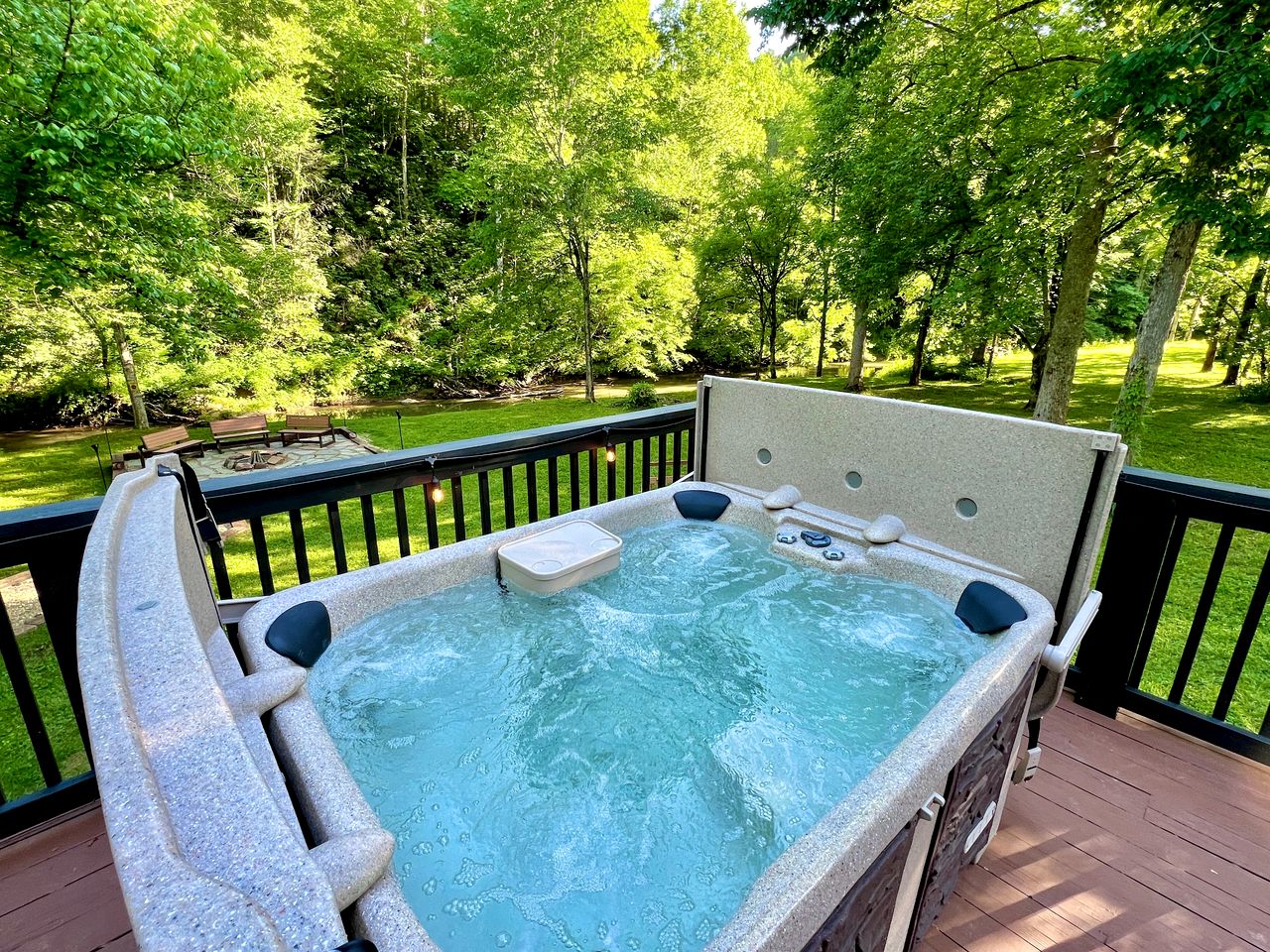 Spacious Group Cabin Beautiful Outdoor Spaces and Game Room in Tennessee