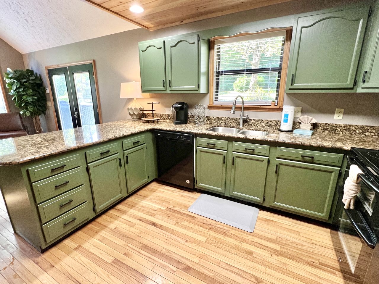 Spacious Group Cabin Beautiful Outdoor Spaces and Game Room in Tennessee