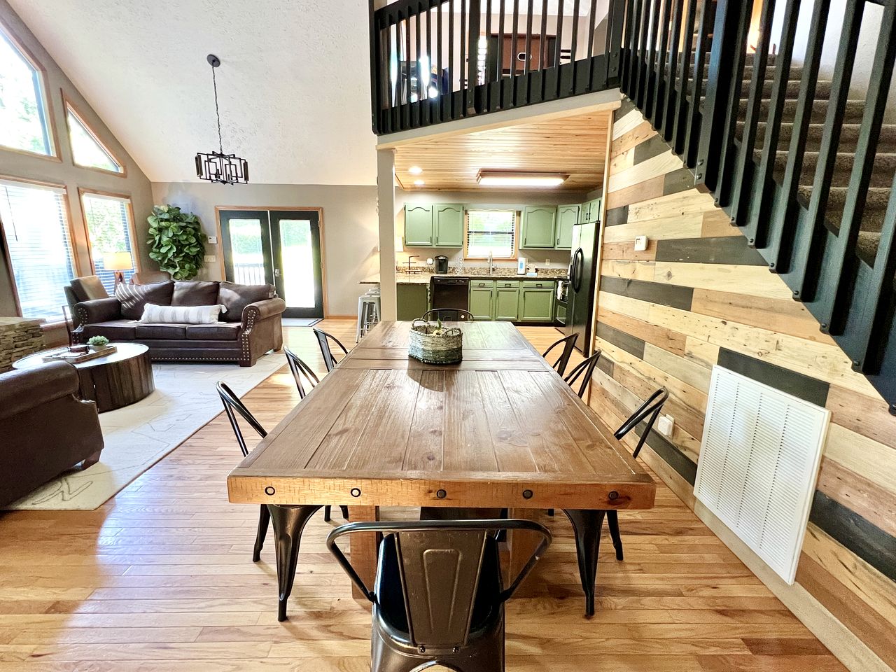 Spacious Group Cabin Beautiful Outdoor Spaces and Game Room in Tennessee