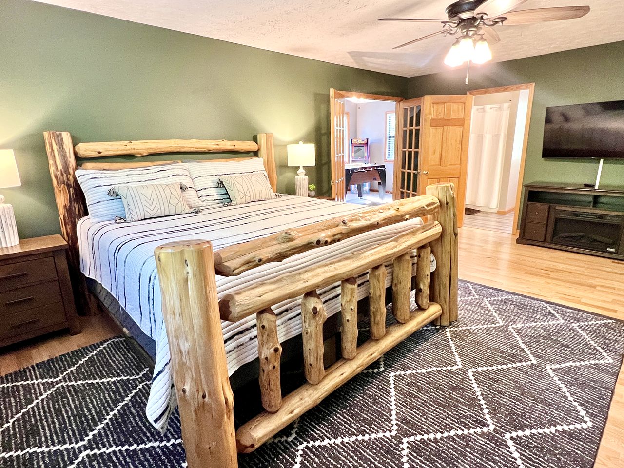 Spacious Group Cabin Beautiful Outdoor Spaces and Game Room in Tennessee