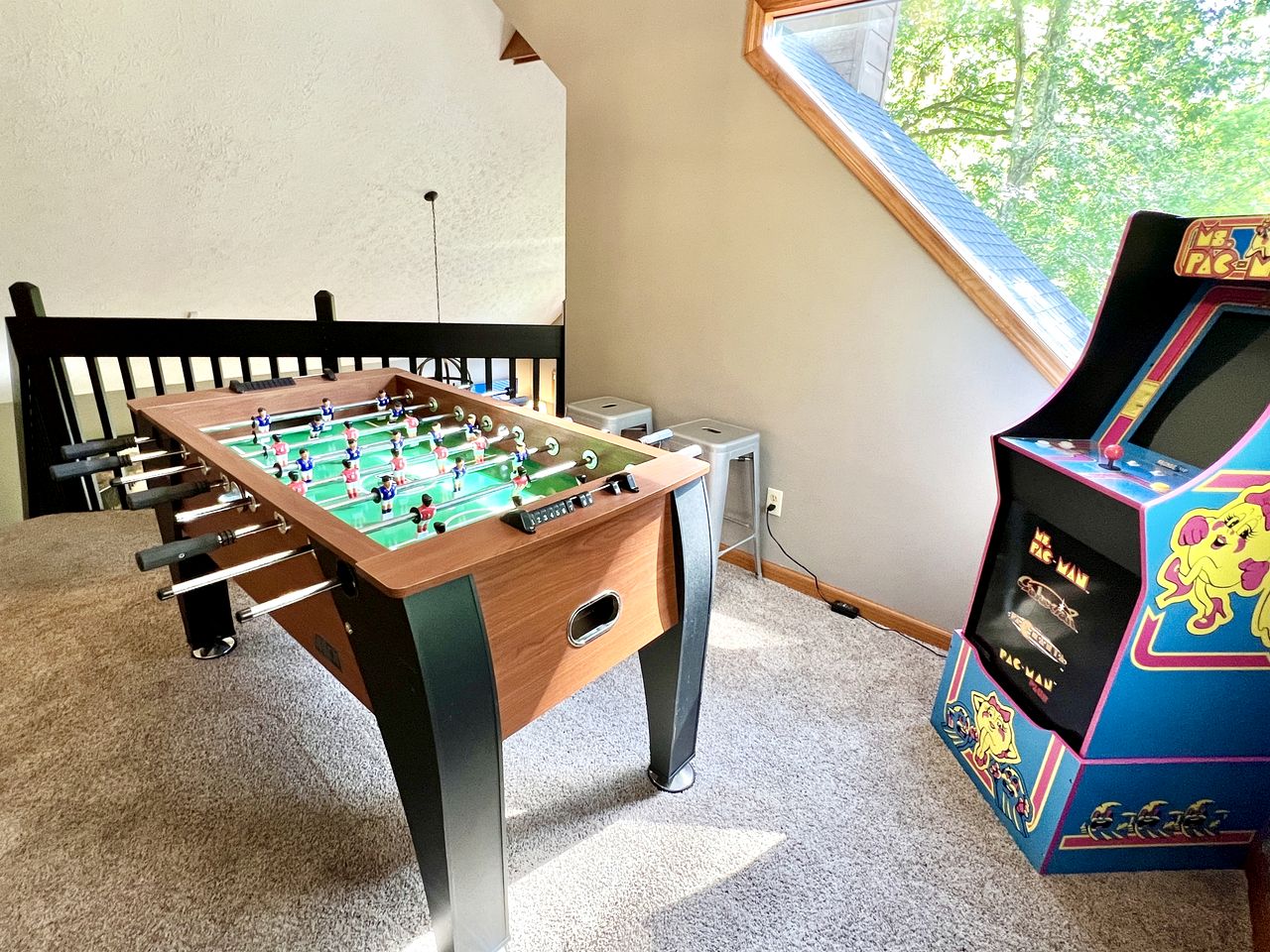 Spacious Group Cabin Beautiful Outdoor Spaces and Game Room in Tennessee