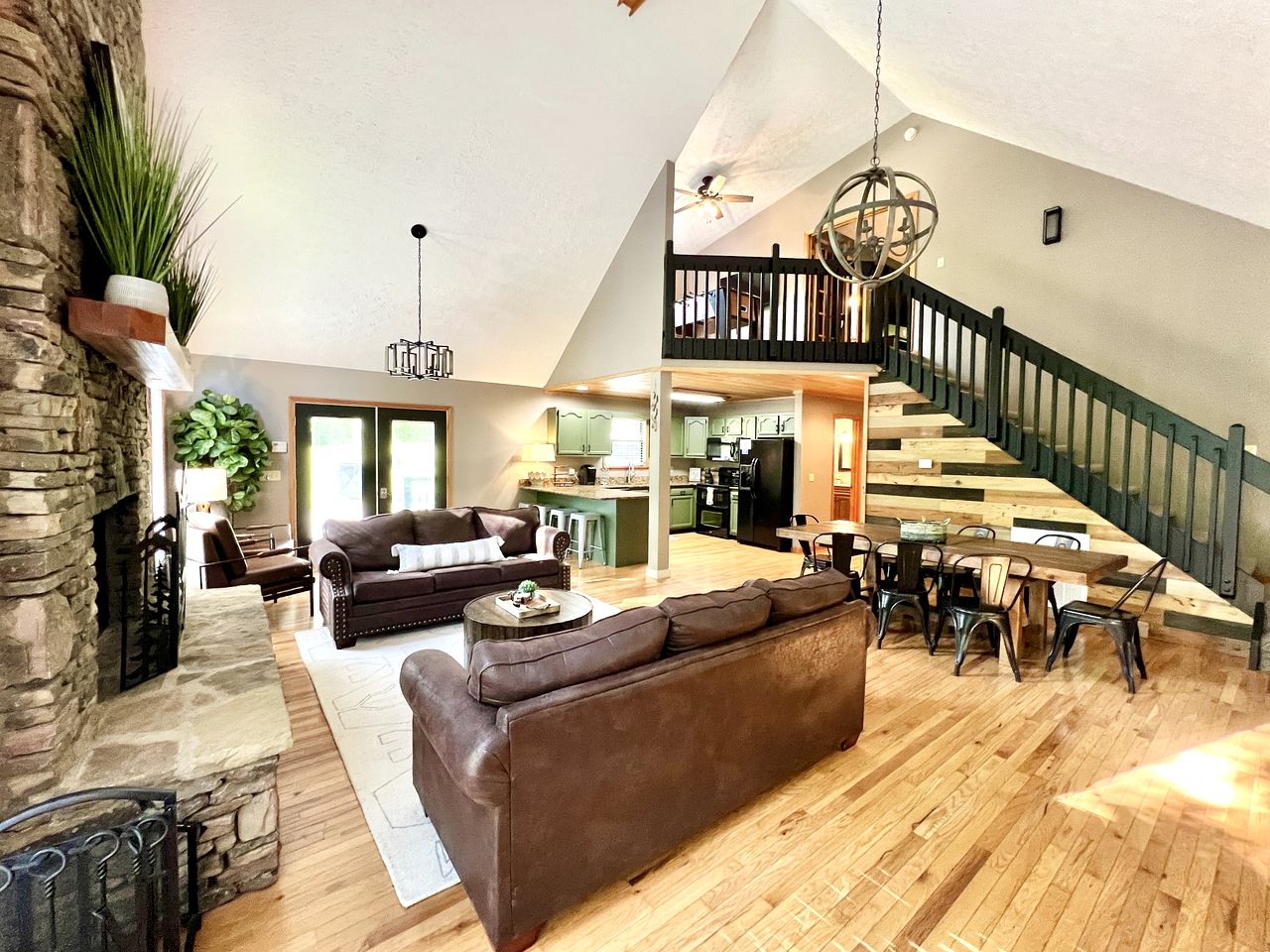 Spacious Group Cabin Beautiful Outdoor Spaces and Game Room in Tennessee