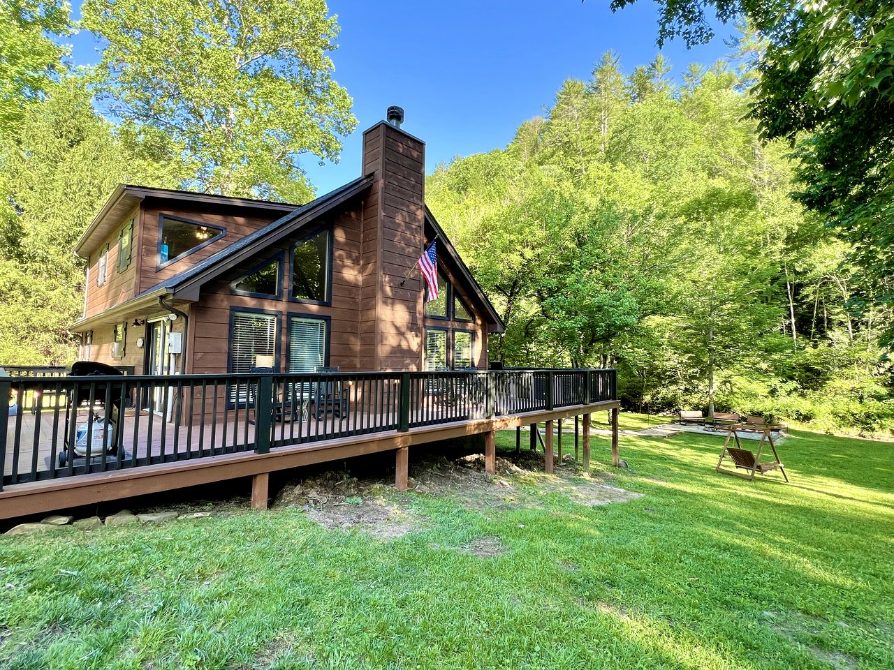 Spacious Group Cabin Beautiful Outdoor Spaces and Game Room in Tennessee