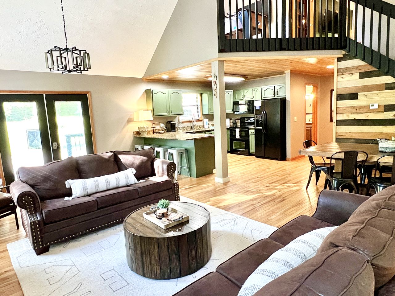 Spacious Group Cabin Beautiful Outdoor Spaces and Game Room in Tennessee