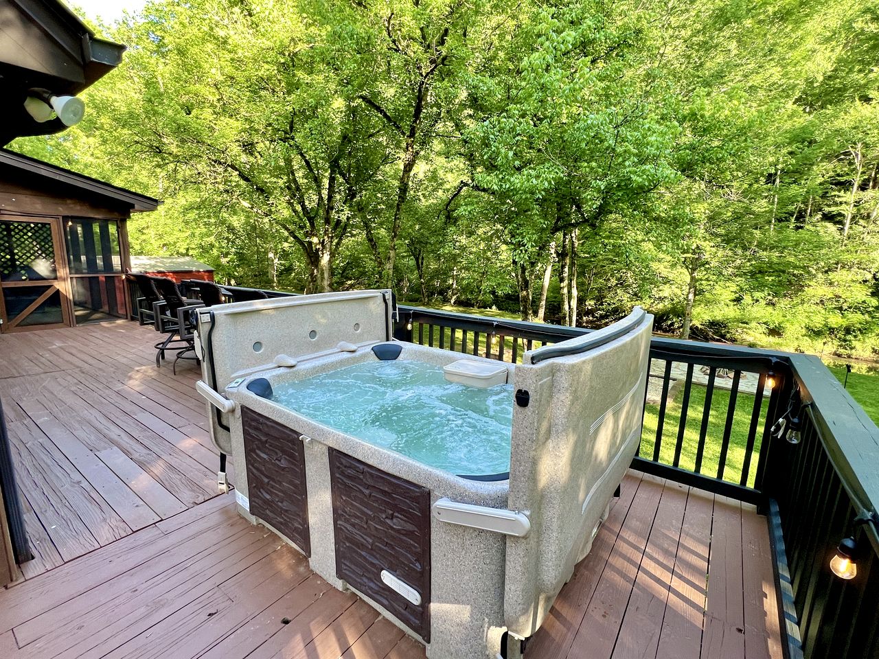 Spacious Group Cabin Beautiful Outdoor Spaces and Game Room in Tennessee