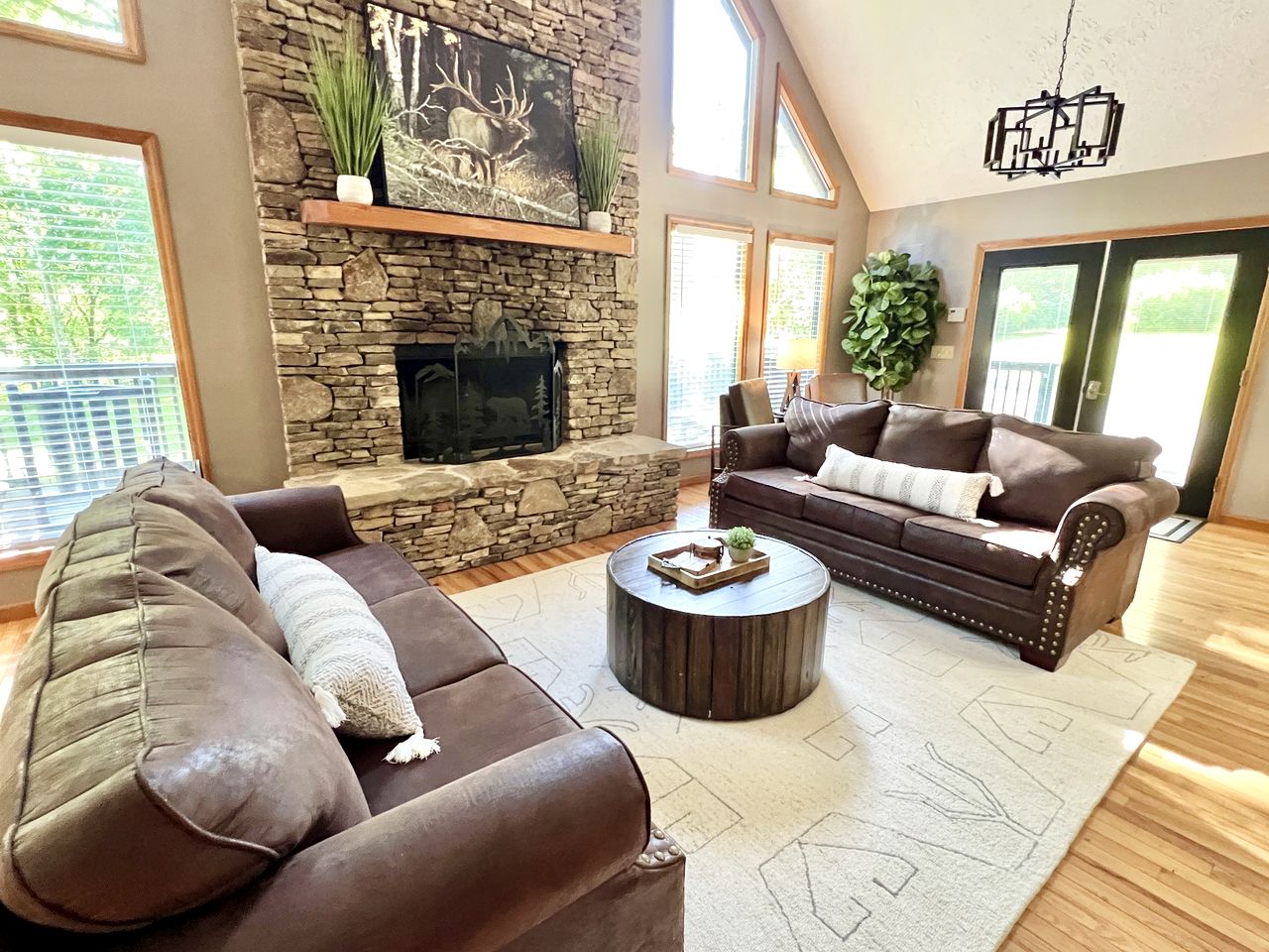 Spacious Group Cabin Beautiful Outdoor Spaces and Game Room in Tennessee