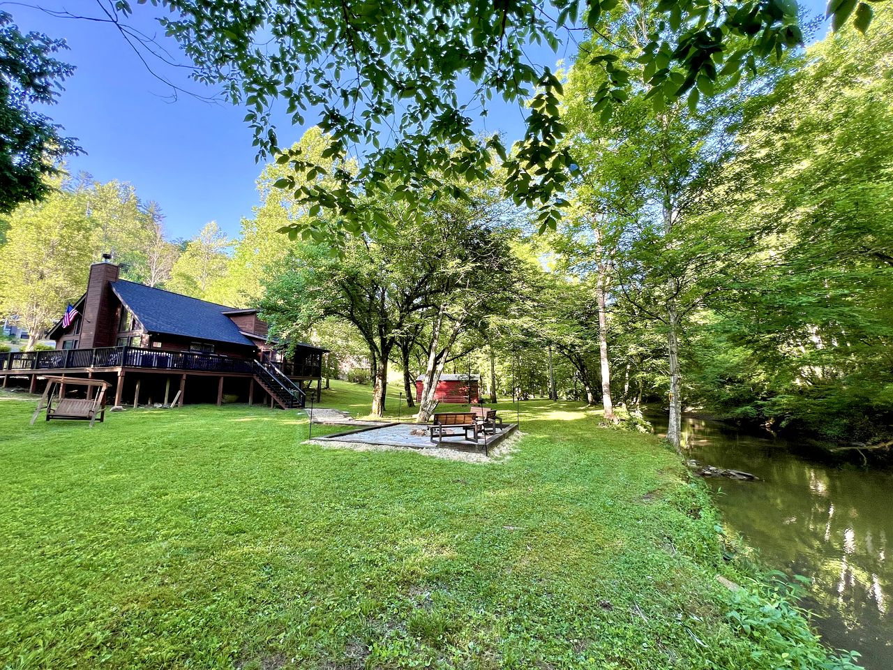 Spacious Group Cabin Beautiful Outdoor Spaces and Game Room in Tennessee