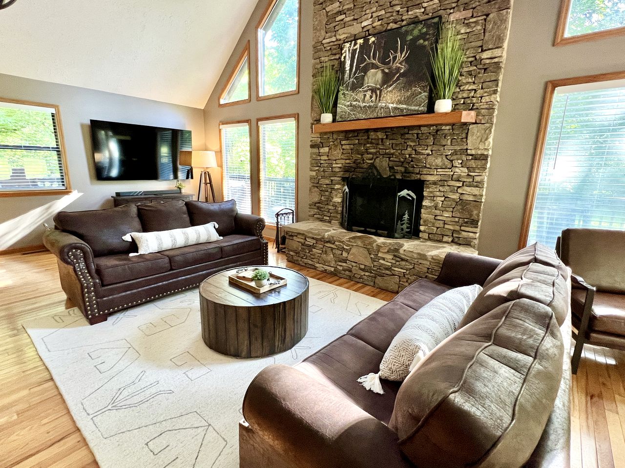 Spacious Group Cabin Beautiful Outdoor Spaces and Game Room in Tennessee