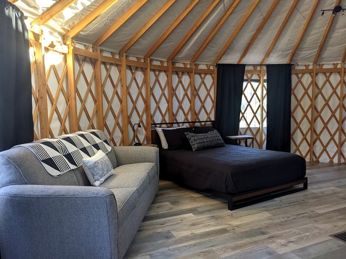 Yurts (Hendersonville, North Carolina, United States of America)