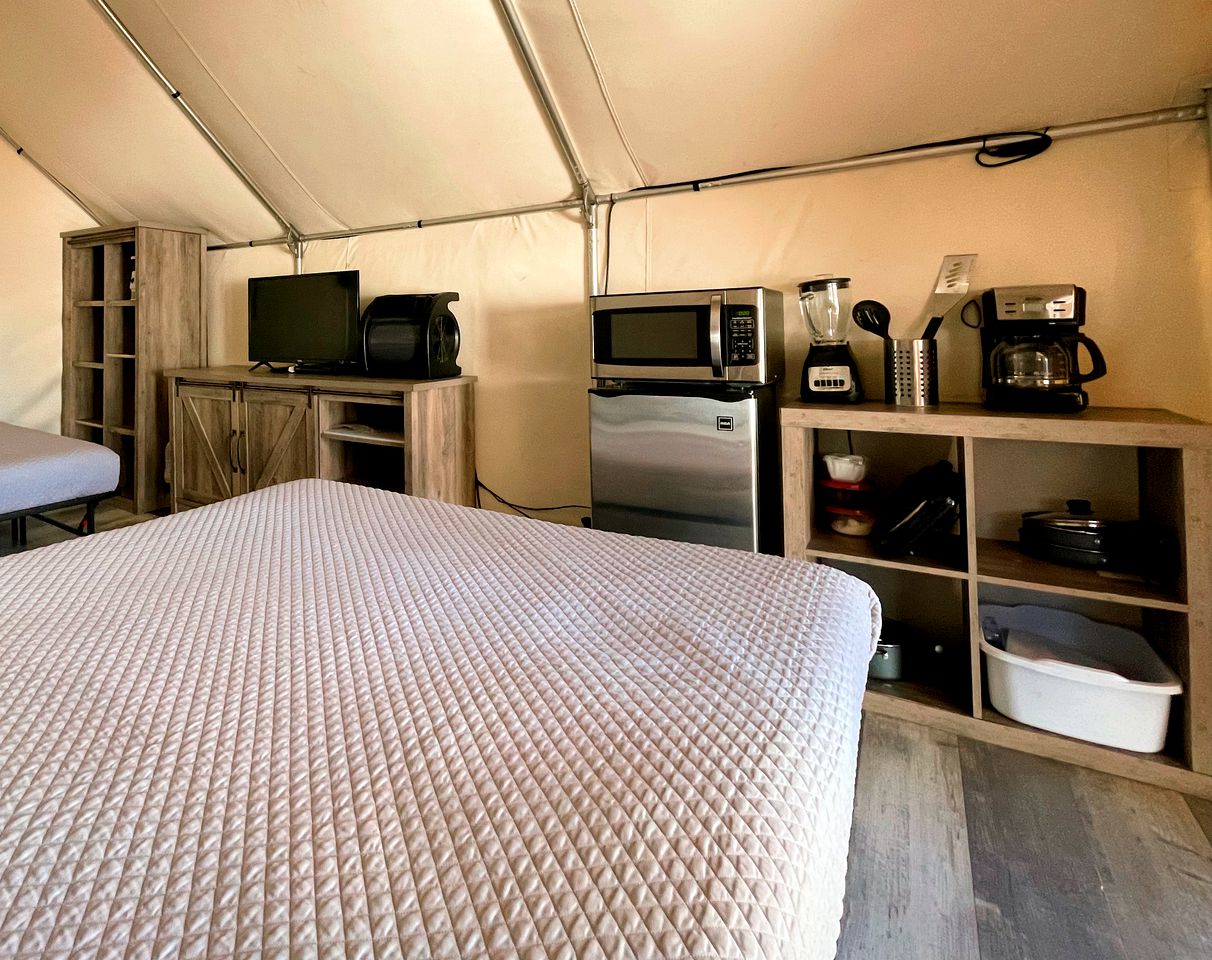 Quaint Safari Tent on the San Marcos River - Adventurous Glamping Getaway near Kingsbury, Texas