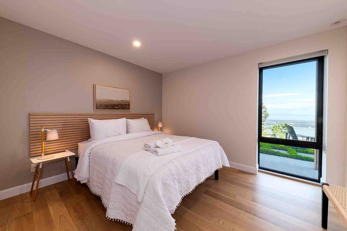 Luxury Villa with Stunning Views and Hot-tub in Baie Saint Paul, Quebec