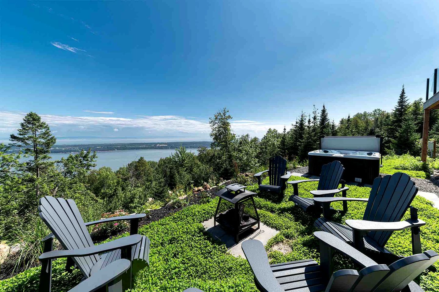 Luxury Villa with Stunning Views and Hot-tub in Baie Saint Paul, Quebec