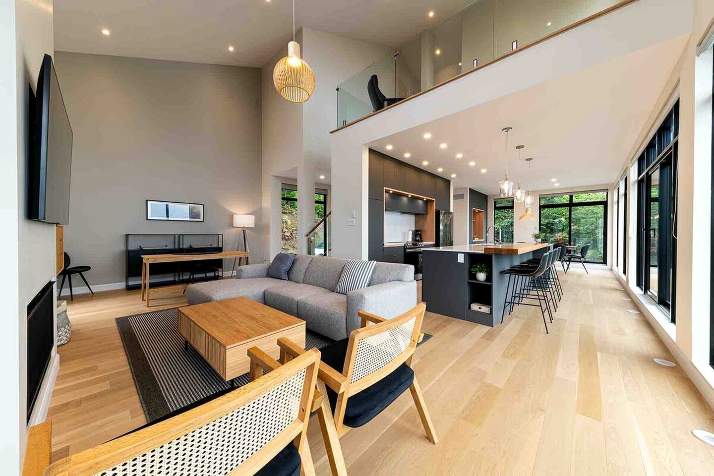 Luxury Villa with Stunning Views and Hot-tub in Baie Saint Paul, Quebec