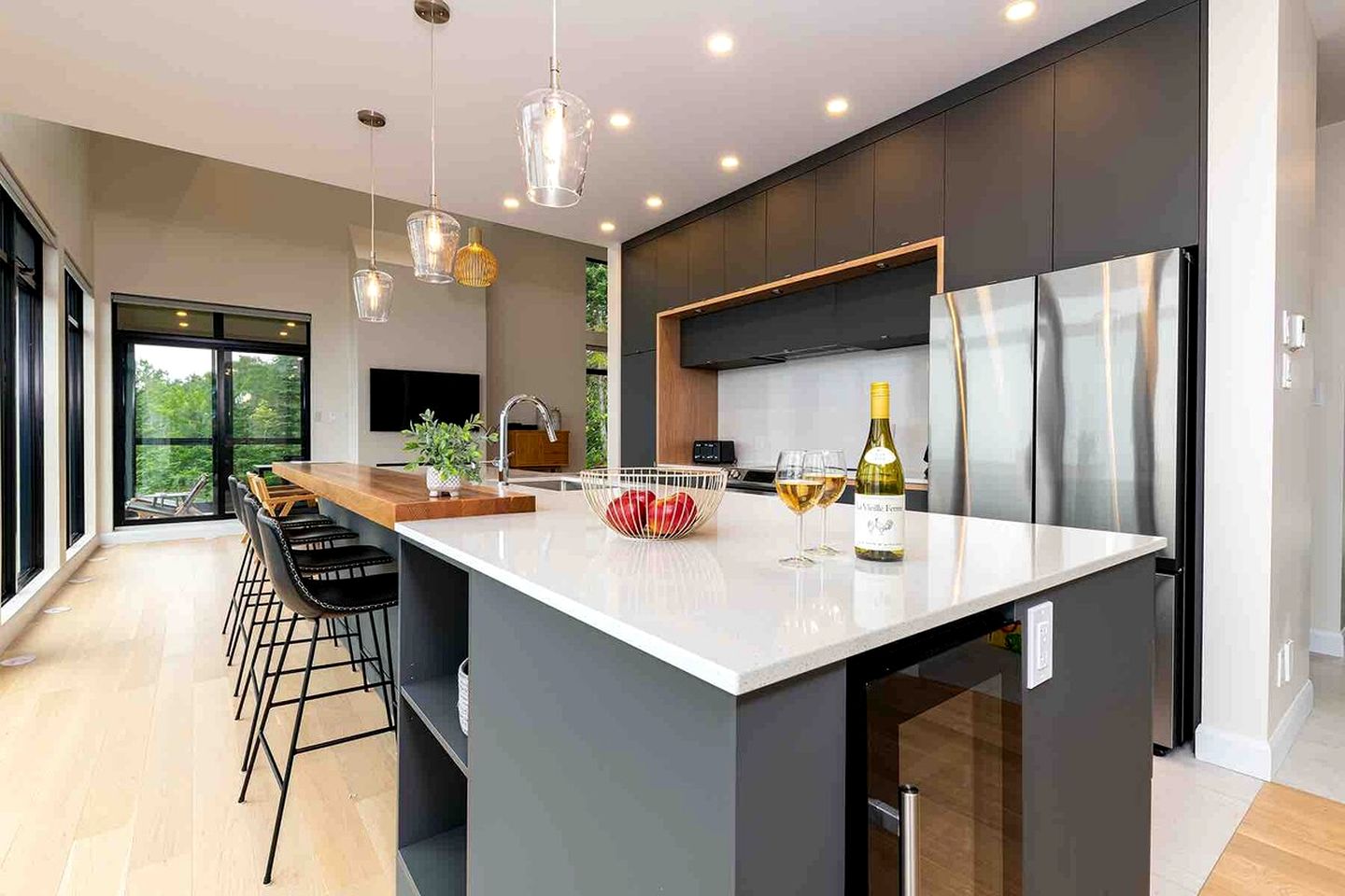 Luxury Villa with Stunning Views and Hot-tub in Baie Saint Paul, Quebec