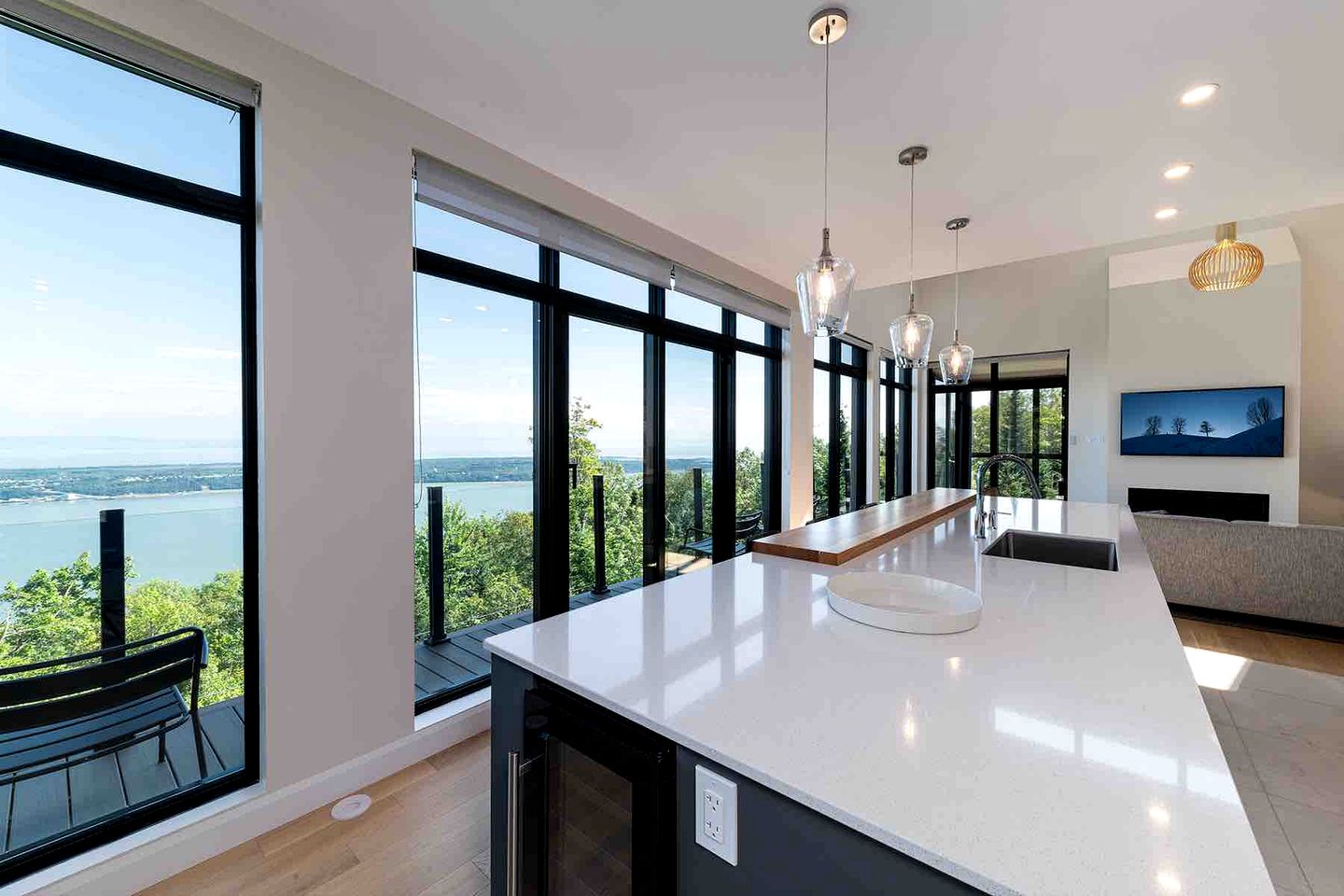 Luxury Villa with Stunning Views and Hot-tub in Baie Saint Paul, Quebec