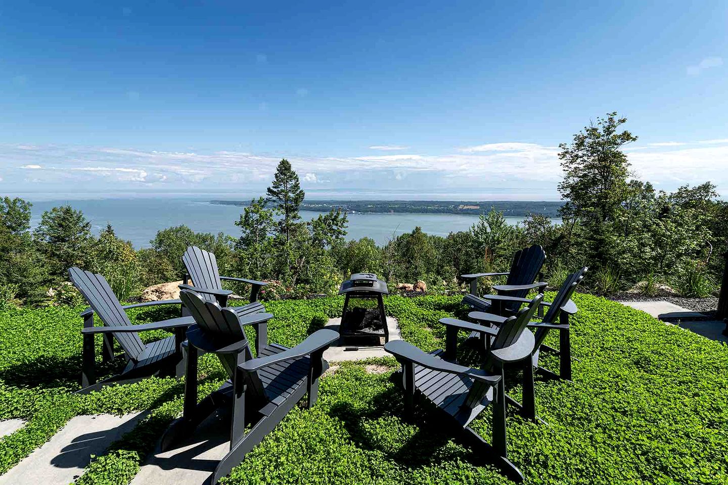 Luxury Villa with Stunning Views and Hot-tub in Baie Saint Paul, Quebec
