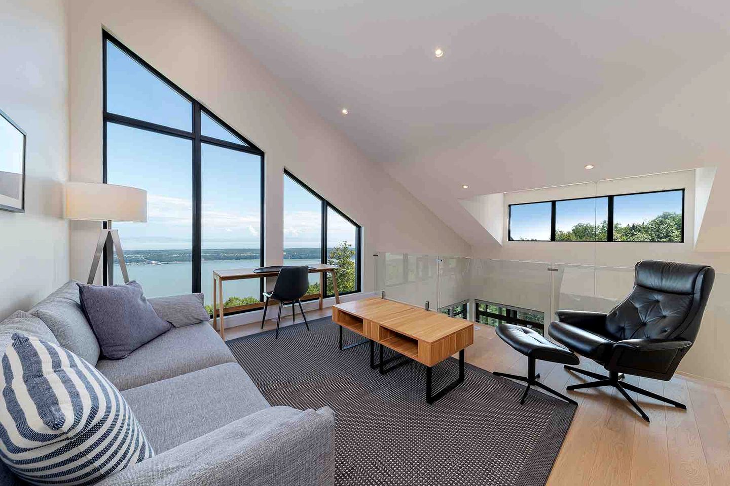 Luxury Villa with Stunning Views and Hot-tub in Baie Saint Paul, Quebec