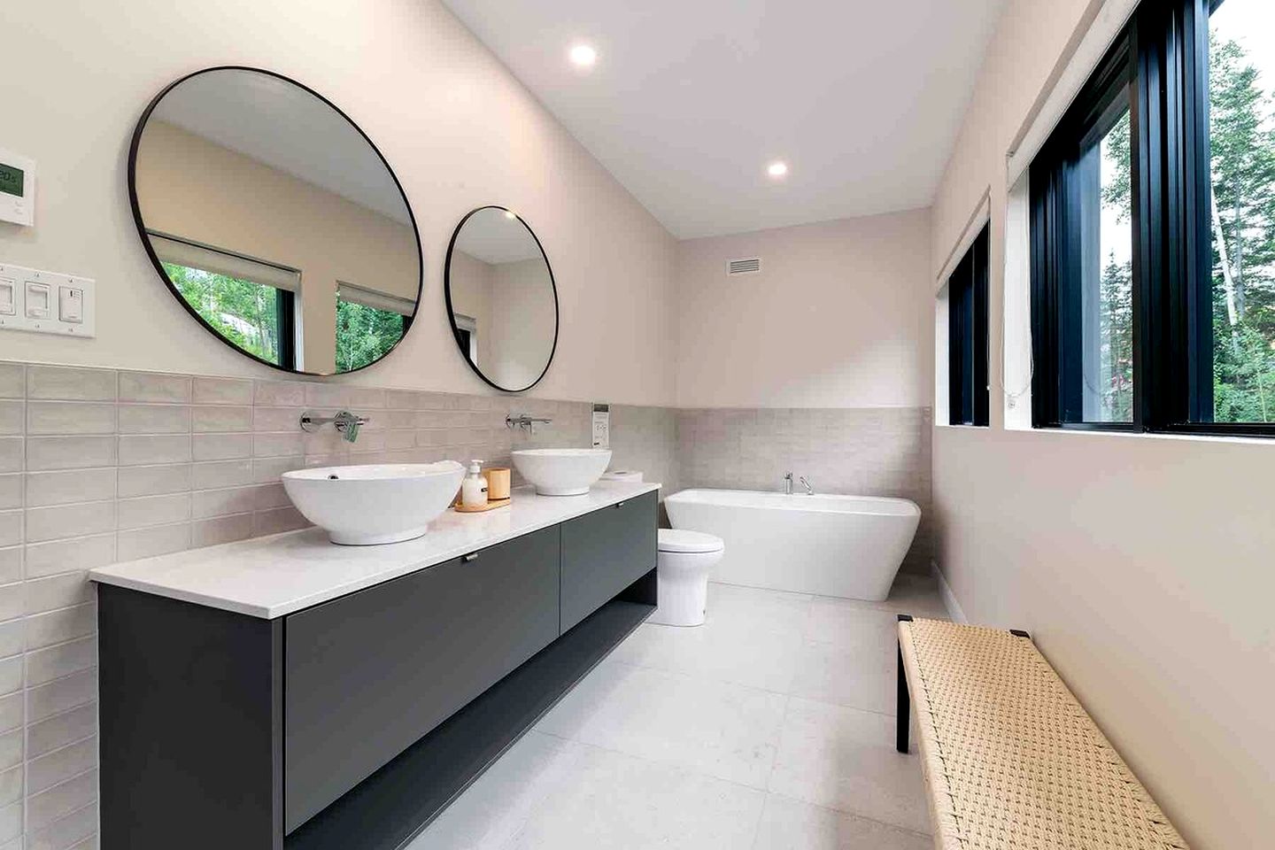 Luxury Villa with Stunning Views and Hot-tub in Baie Saint Paul, Quebec