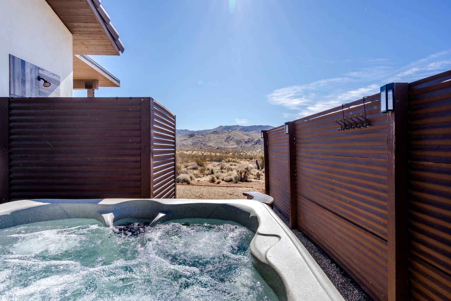 Wonderful Cottage with Hot-tub and Fire Pit in Joshua Tree, California