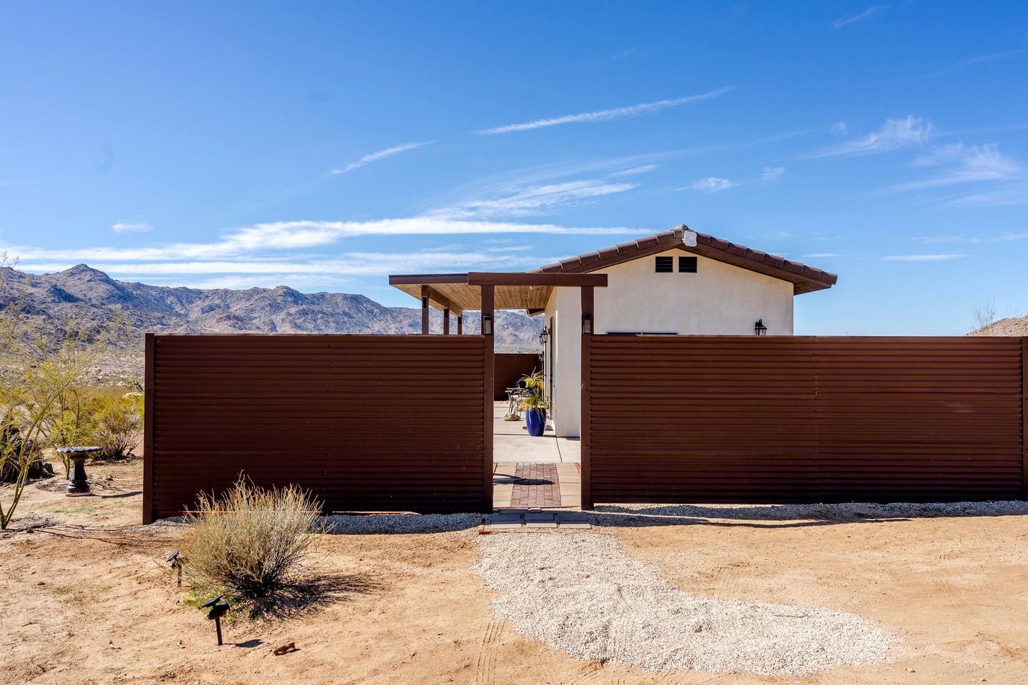 Wonderful Cottage with Hot-tub and Fire Pit in Joshua Tree, California