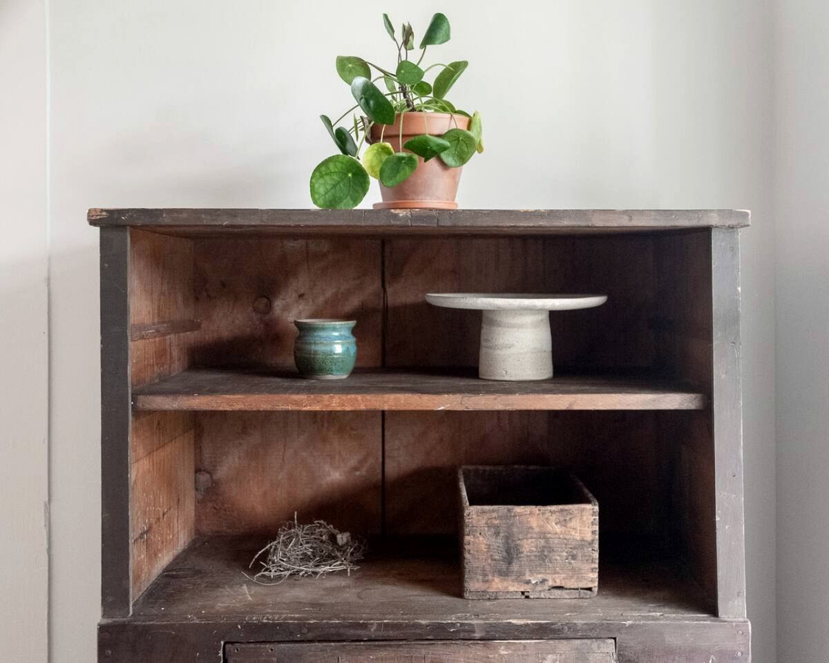 Peaceful Village Retreat Blending Rustic Charm with Modern Style in Bovina, New York