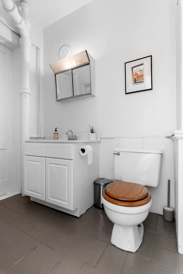 Peaceful Village Retreat Blending Rustic Charm with Modern Style in Bovina, New York