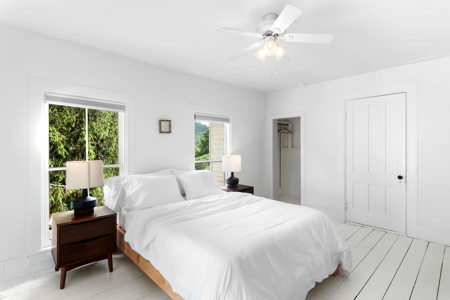 Peaceful Village Retreat Blending Rustic Charm with Modern Style in Bovina, New York