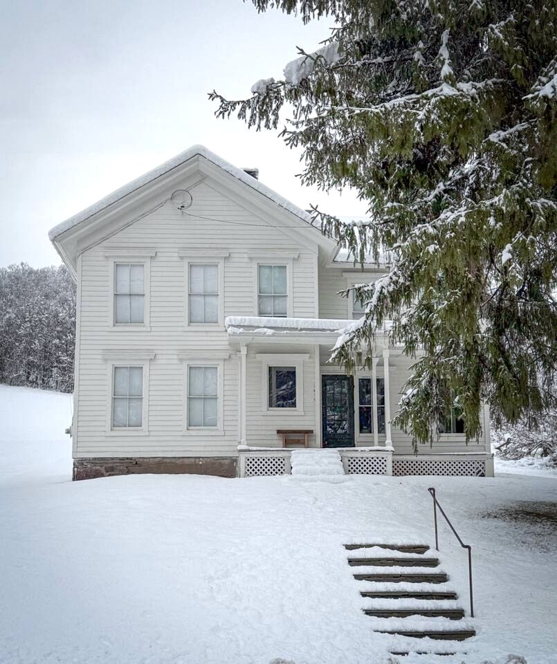 Peaceful Village Retreat Blending Rustic Charm with Modern Style in Bovina, New York