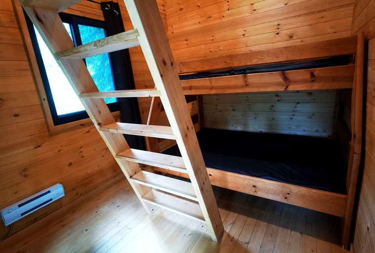 Cabins (United States of America, Nanaimo, British Columbia)