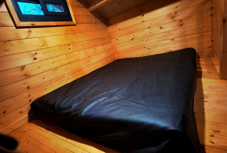 Cabins (United States of America, Nanaimo, British Columbia)