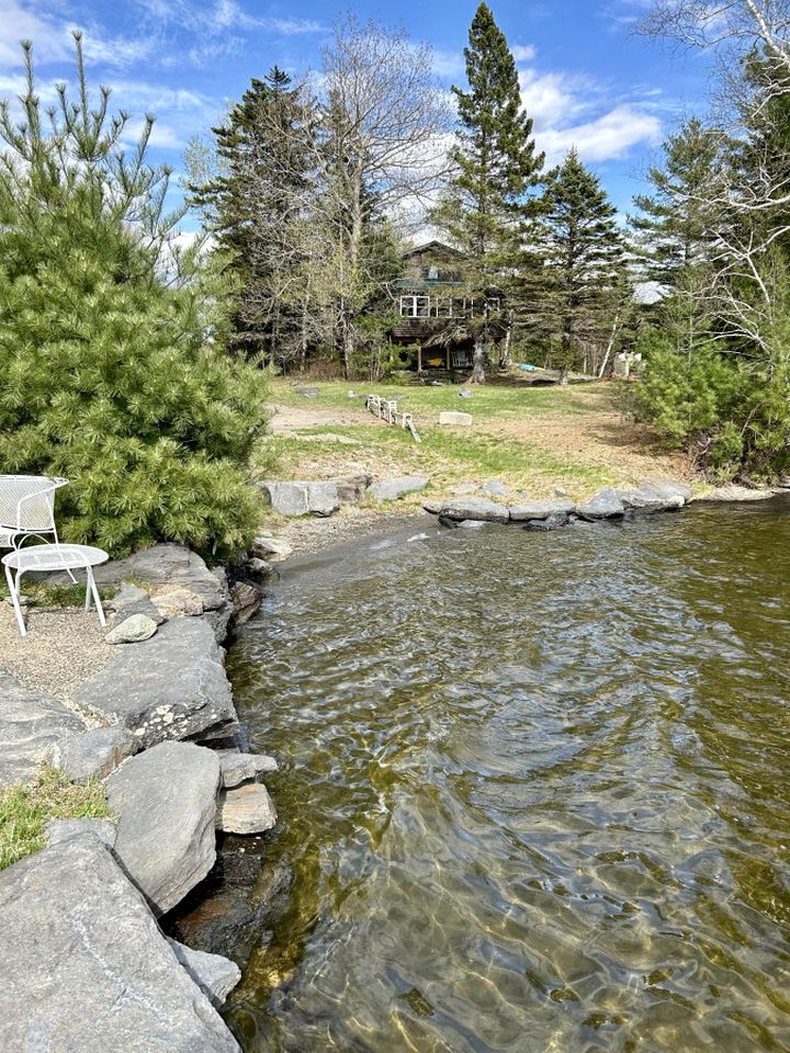Quaint Cabin with Lofted Interior Great for Lake Activties  in Maine