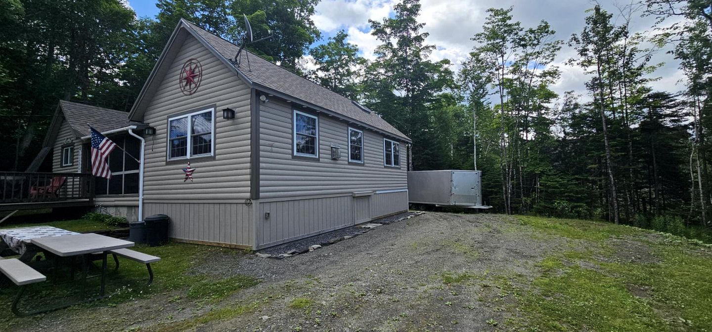 Quaint Cabin with Lofted Interior Great for Lake Activties  in Maine