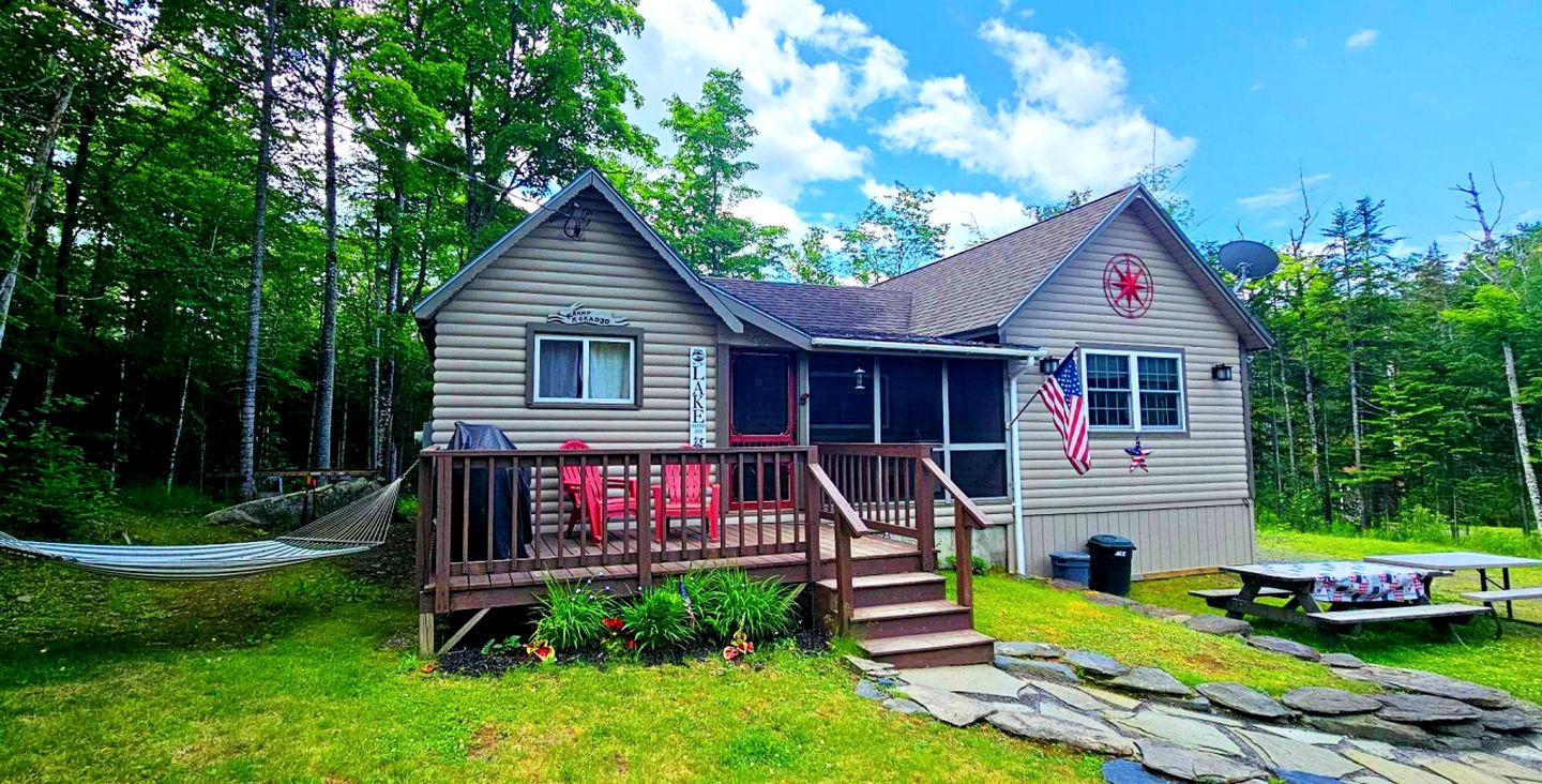 Quaint Cabin with Lofted Interior Great for Lake Activties  in Maine