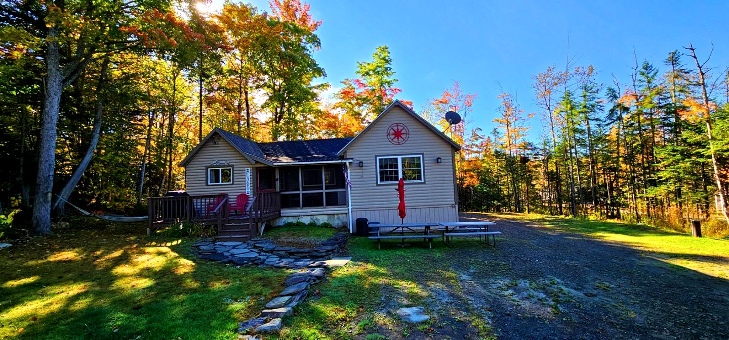 Quaint Cabin with Lofted Interior Great for Lake Activties  in Maine
