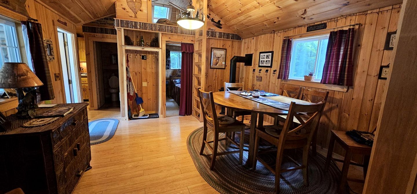 Quaint Cabin with Lofted Interior Great for Lake Activties  in Maine