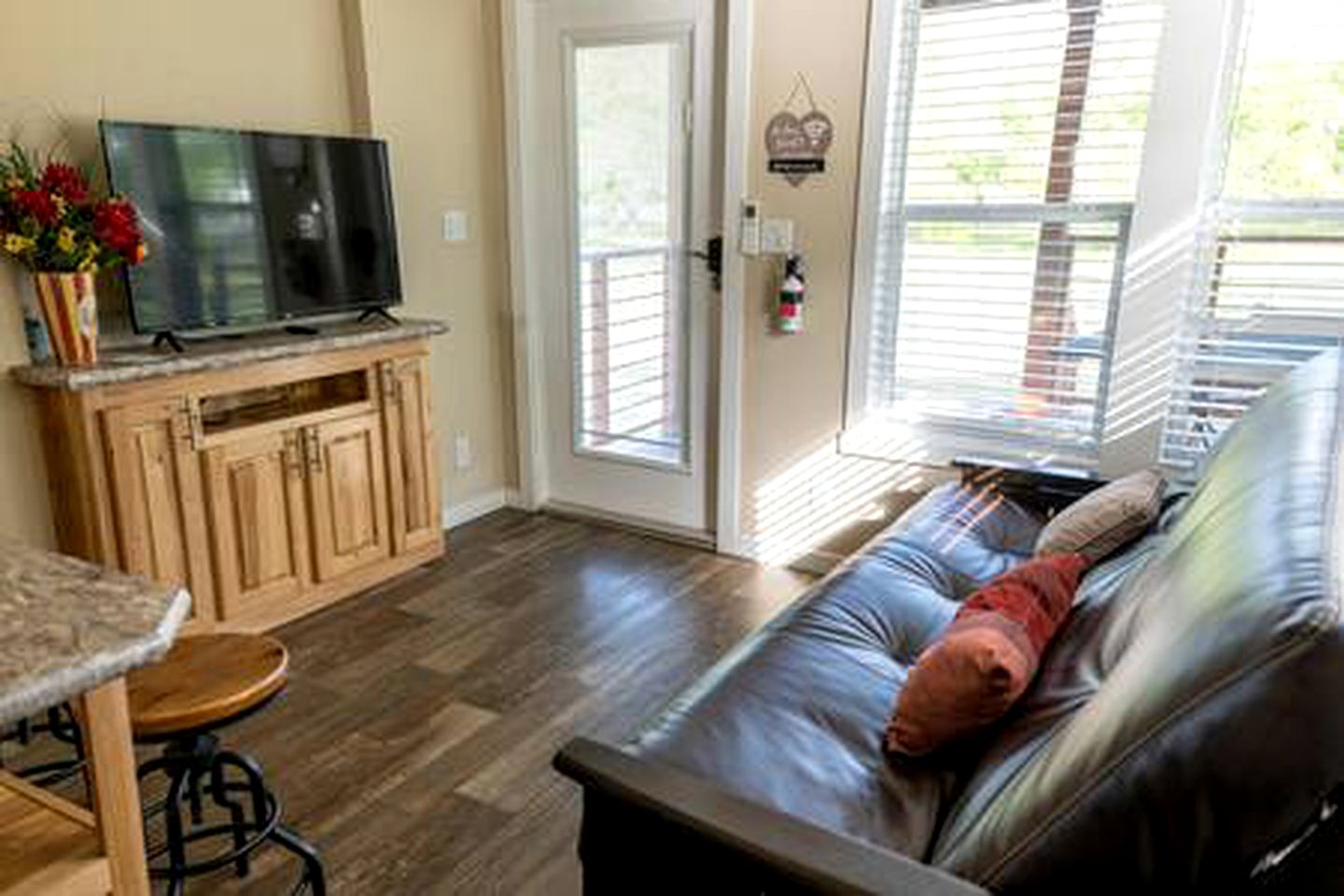 Quaint Cabin Rental for Pet-Friendly Vacations near Lake Bridgeport, Texas