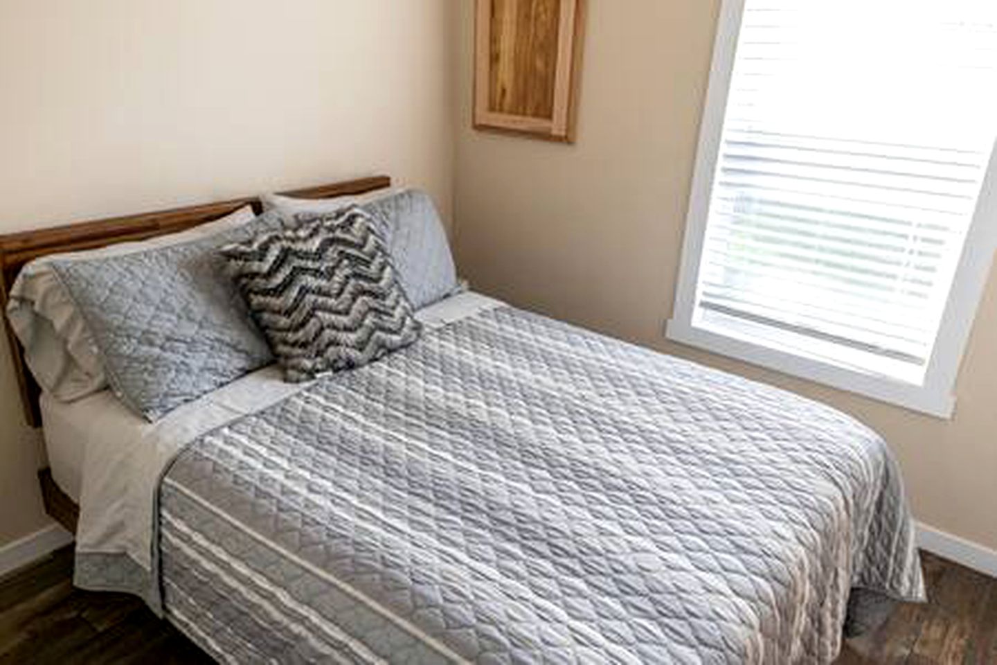 Quaint Cabin Rental for Pet-Friendly Vacations near Lake Bridgeport, Texas