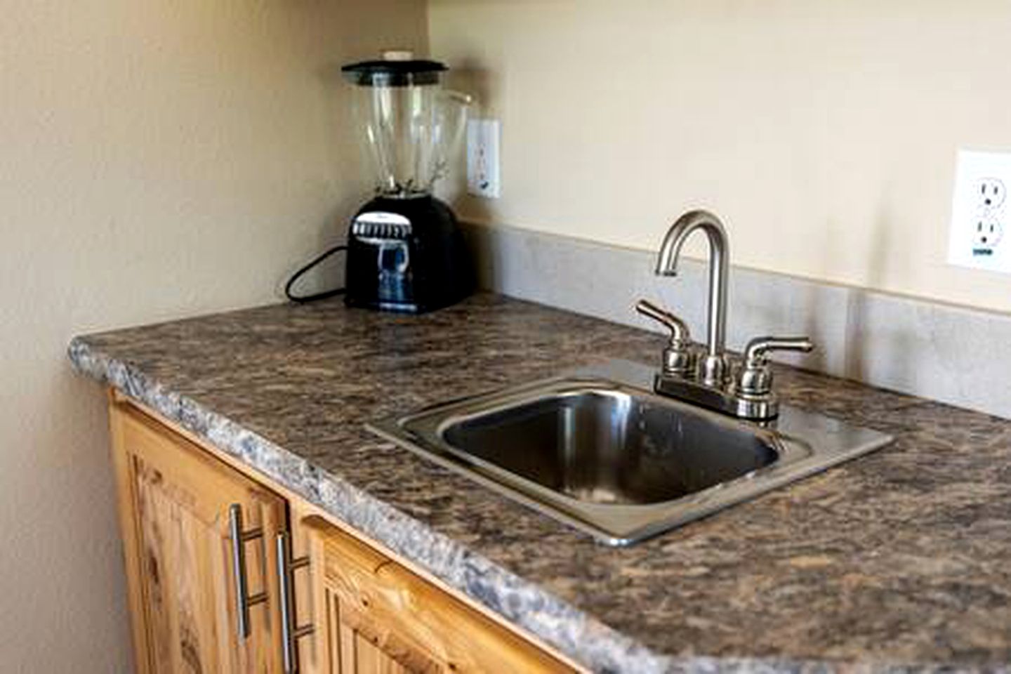 Quaint Cabin Rental for Pet-Friendly Vacations near Lake Bridgeport, Texas