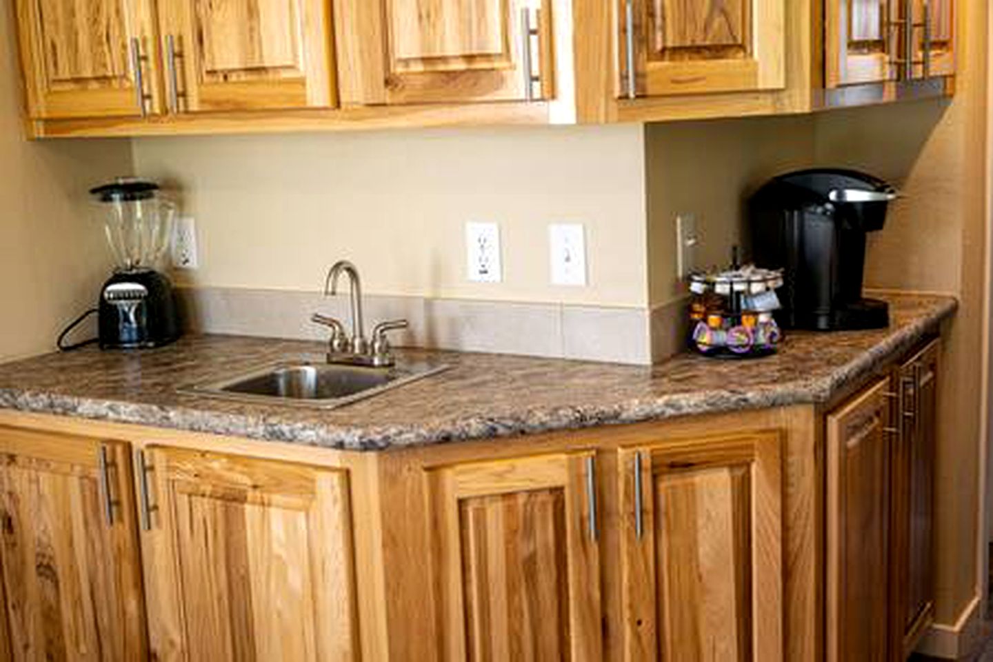 Quaint Cabin Rental for Pet-Friendly Vacations near Lake Bridgeport, Texas